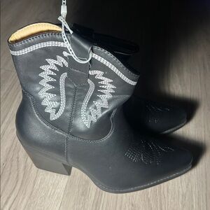 🆕 Black Cowboy Boots